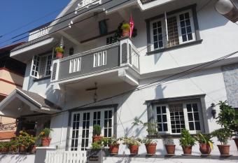 Gloria Homestay has Balcony rooms