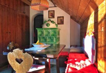 Almapartment in Sonnleitn am Nassfeld auf 1484m has Balcony rooms