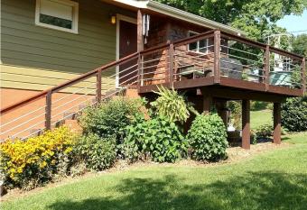 The Franklin Carriage House has Balcony rooms