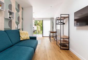 Studio    toutes proximit  s has Balcony rooms