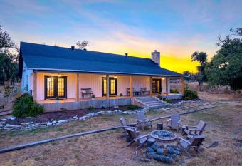 The Hidden Tavern House With Private Hot Tub has rooms with a private hot tub