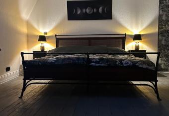 Urlaub im historischen M  llerhaus, Dachgiebel allows 18 year olds to book a room