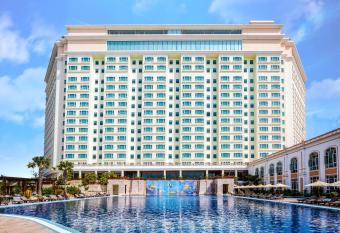 Sokha Phnom Penh Hotel allows 18 year olds to book a room