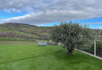 Maison et piscine chauff  e, vue Monts du Lyonnais has Balcony rooms