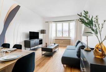 Matilda - Hypercentre allows 18 year olds to book a room