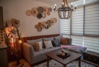 DEPARTAMENTO DE LUJO AJIJIC allows 18 year olds to book a room