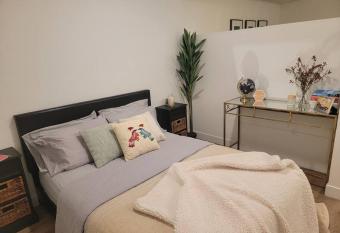 Amazing big studio near Balboa Park Jacuzzi rooftop free parking! has rooms with a private hot tub