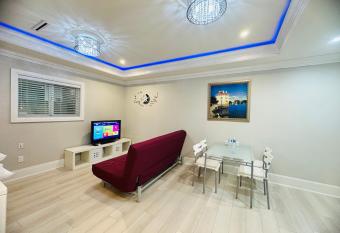                         1   1    allows 18 year olds to book a room