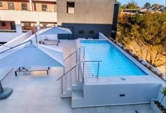 304 Le Jardin has Balcony rooms