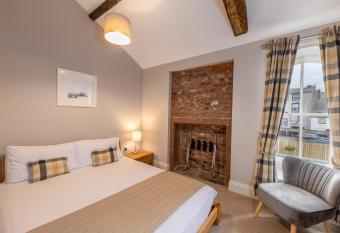 Scotch Arms Mews Bed & Breakfast allows 18 year olds to book a room