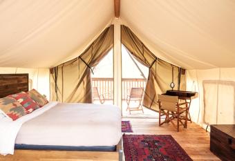 Firelight Camps has Balcony rooms