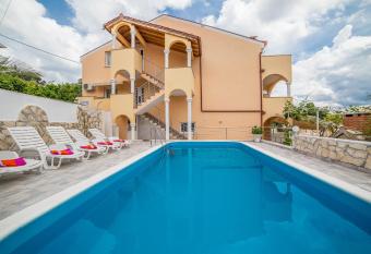 Apartments Saldun allows 18 year olds to book a room