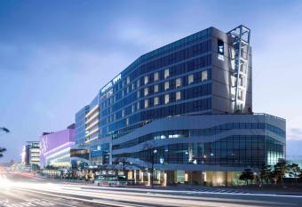 Novotel Ambassador Suwon allows 18 year olds to book a room