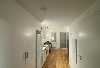 Elegant och helt nyproducerad! has Balcony rooms