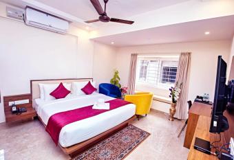 ZIONS AIRPORT HOTEL has Smoking/Balcony rooms