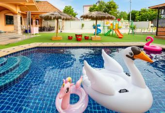 Orange House Pool Villa Pattaya allows 18 year olds to book a room