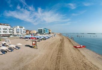 Hotel Souvenir has Balcony rooms