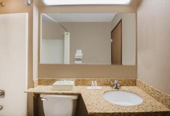 Super 8 by Wyndham Clearfield has rooms with a private hot tub