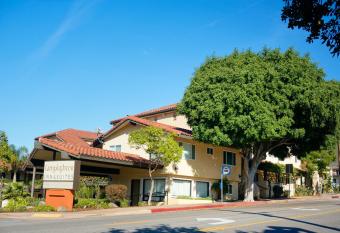 Lamplighter Inn & Suites has Balcony rooms