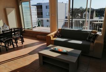 Les Terrasses de Marcq has Balcony rooms