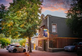 Dancing Bear Inn Hostel has Balcony rooms