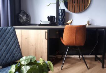 Hotel de Pergola allows 18 year olds to book a room