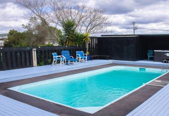 Palm Motel Waihi allows 18 year olds to book a room