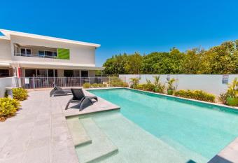 Mackay Oceanside Central Hotel Official allows 18 year olds to book a room