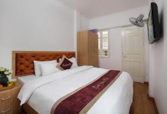 Hanoi Fantasea Hotel allows 18 year olds to book a room