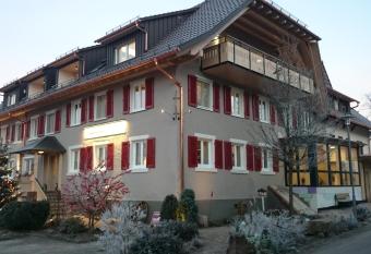 Landhotel Gasthaus zum Pflug has Balcony rooms