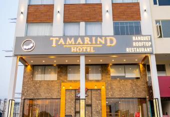 Hotel Tamarind allows 18 year olds to book a room