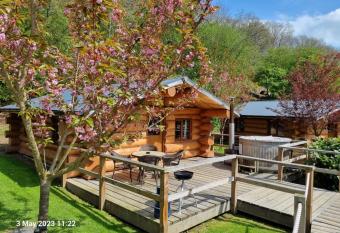 Mountain Edge Resort Lodge 1 allows 18 year olds to book a room