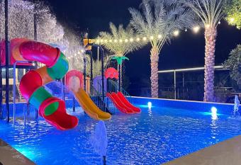                               has rooms with a private hot tub