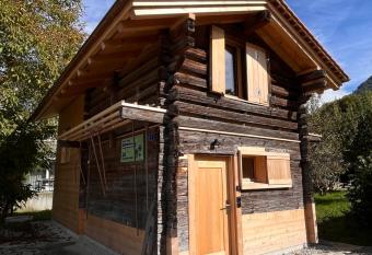 G  deli has Balcony rooms