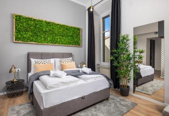 Molo Longo - Downtown Apartments has Balcony rooms