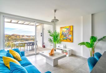 Casa Banderas has Balcony rooms