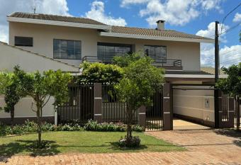 Casa Regi  o do Lago Cascavel-PR has Balcony rooms