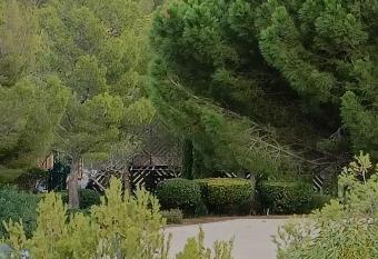 CAP ESTEREL VILLAGE VACANCES T2 vue mer AGAY has rooms with a private hot tub