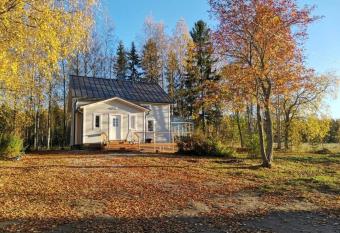 Omakotitalo maaseudulla l  hell   Lahtea has Balcony rooms