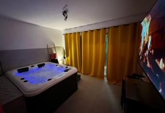 RheinMosel Gl  ck Wellness allows 18 year olds to book a room