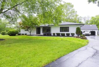 Luxury Family Home Near Indian Hill allows 18 year olds to book a room