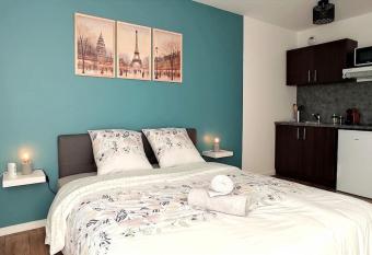 Magical Getaway to Disneyland Paris & train    pied has Balcony rooms