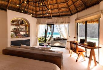 Casa Gitano has Balcony rooms