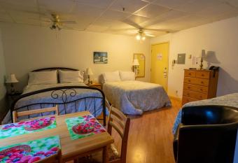 224 La Beaut   du Cap-de-la-Madelaine allows 18 year olds to book a room