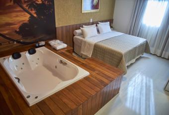 Business Park Hotel has rooms with a private hot tub
