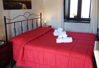 La Giara B&B has Balcony rooms