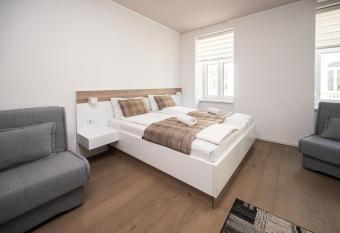 Modern and Design Apartments near Cathedral allows 18 year olds to book a room