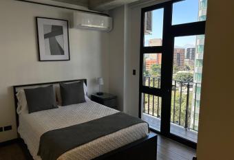 E  N 9 - Moderno, vista volc  n, aire acondicionado has rooms with a private hot tub