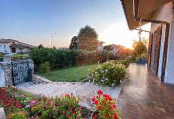 Villa Magellano has Balcony rooms