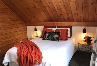 Comfort and Style in this Petone Townhouse allows 18 year olds to book a room